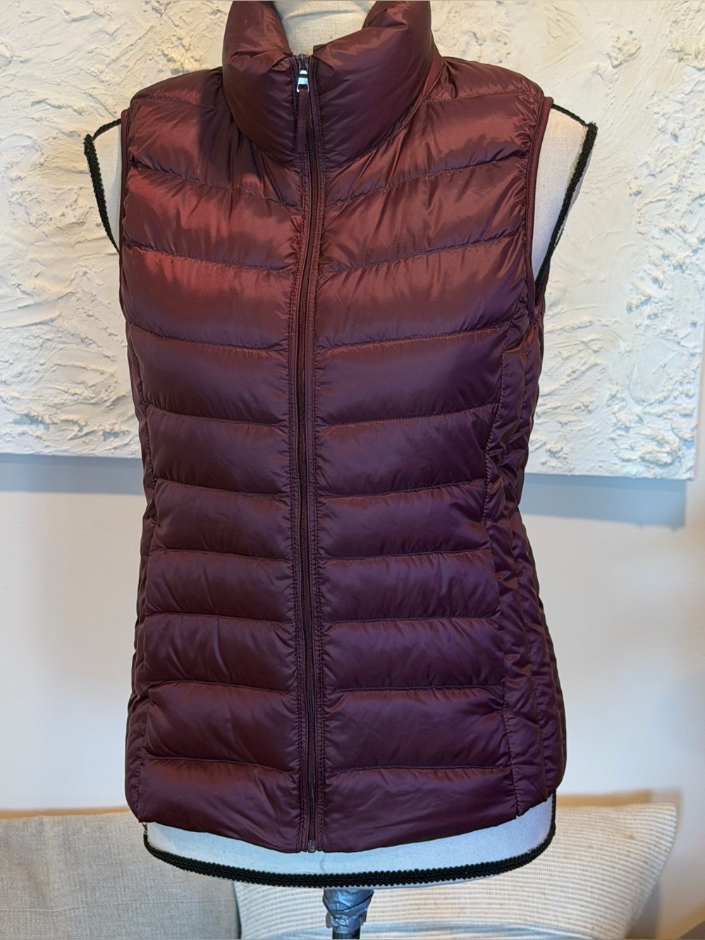 Uniqlo Womens Burgundy Ultra Light Down Zip Puffer Vest Bodywarmer Sz Small